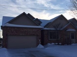13027 Harbor Landings Dr, Fenton, MI