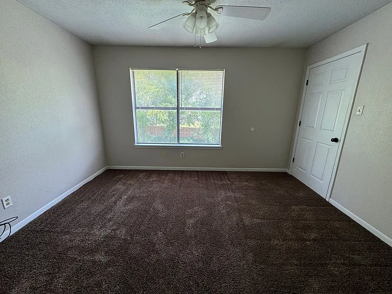 1210 Monroe Lp — Photo 18