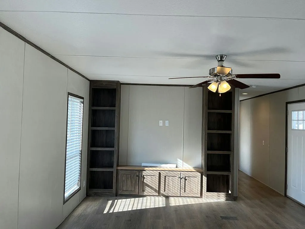 3 bed, 2.0 bath, 1216 sqft, $1,250 — Photo 3