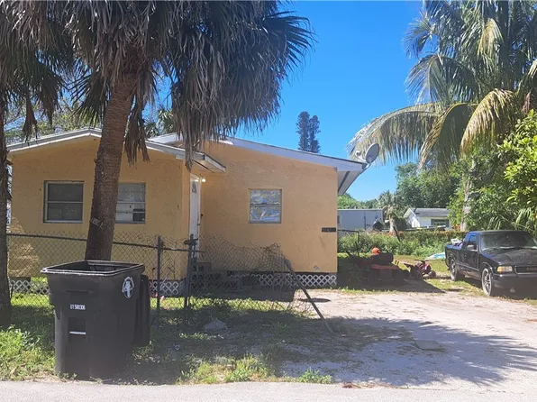 1043 Lee St, Moore Haven, FL 33471
