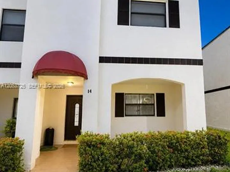 10871 NW 7th St #Townhouse 14-24 — Photo 2