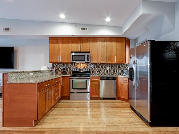 3rd image of 1916 W Girard Ave APT 3