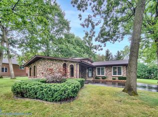 16W256 95th Pl, Burr Ridge, IL 60527