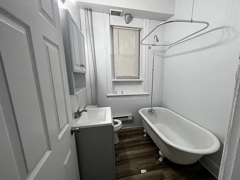 216 N Locust St #3 — Photo 5