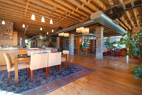 Sold by Mercedes Berk | media 18