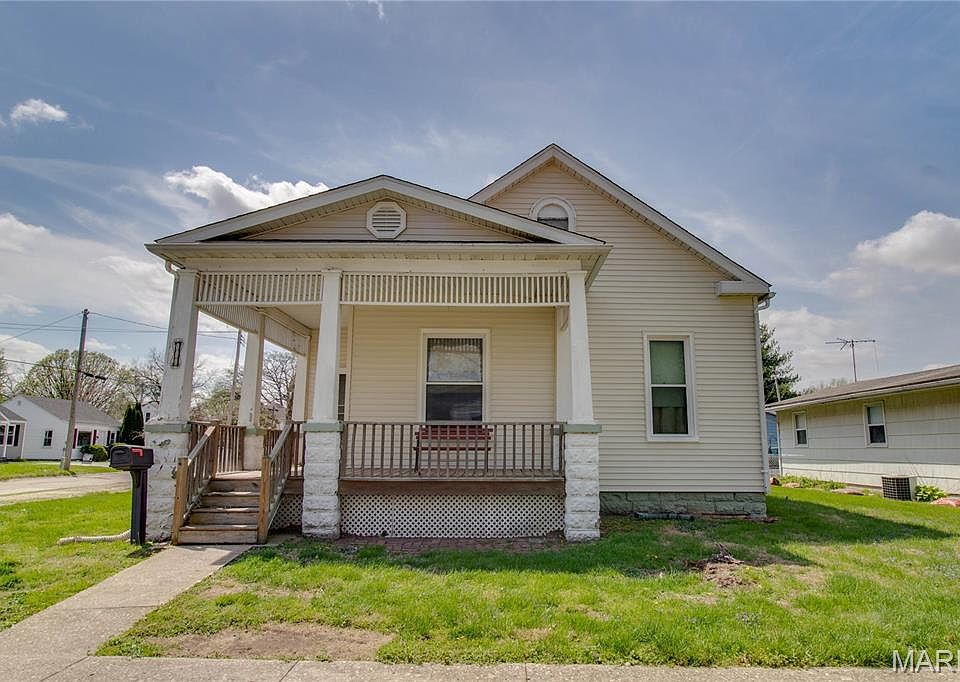 1st image of 300 Clay St