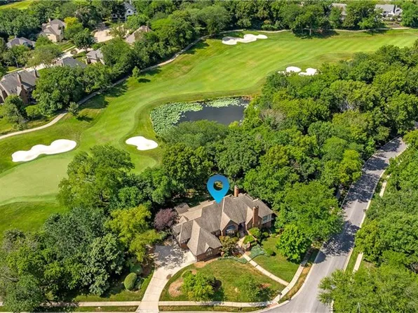 10720 S Cedar Niles Cir, Olathe, KS 66061