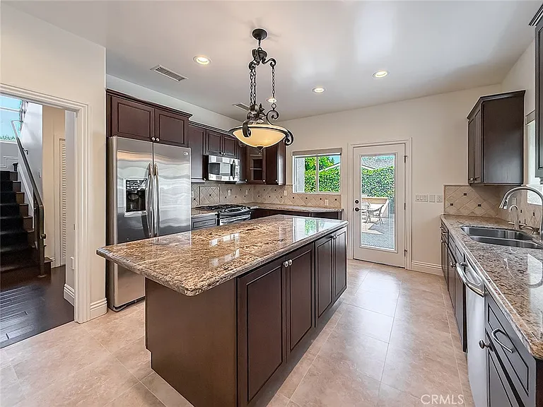 5960 Balcom Ave — Photo 13
