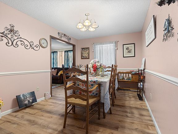 5th image of 402 Tamarind St