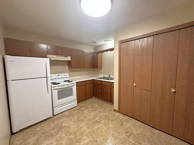 1380 Heritage Dr #3 — Photo 6