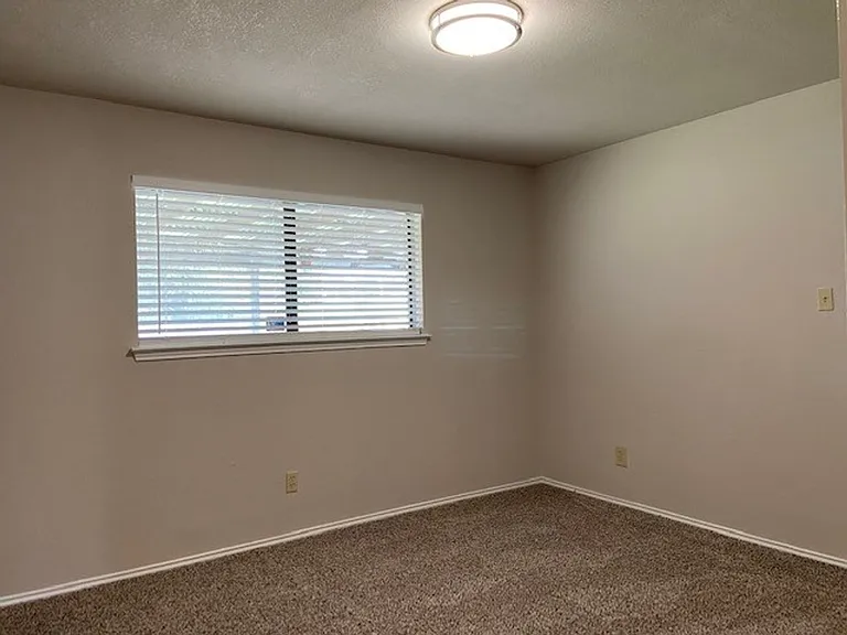 2303 Markland St — Photo 29
