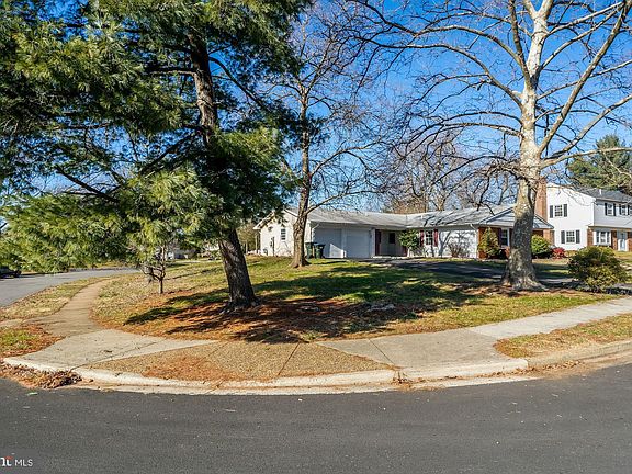 2nd image of 4102 Plaza Ln