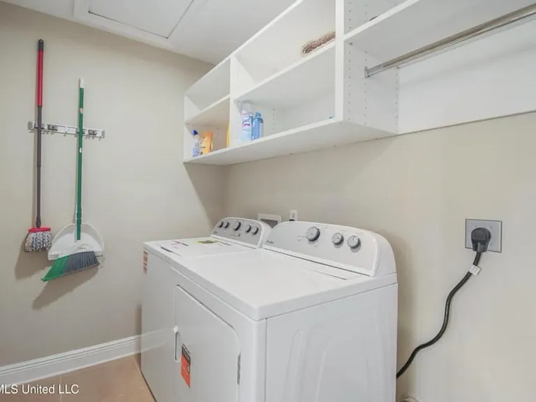 3548 Riverbend Cv — Photo 18
