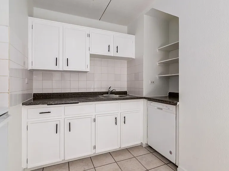 10 Frobisher Blvd SE — Photo 8