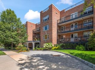 25 Chapel Place #1H, Great Neck, NY 11021