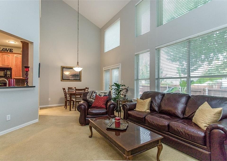 1st image of 9861 Castlewood Dr
