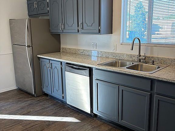 Granite countertops  and lu.