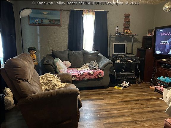 2nd image of 1391 Elizabeth St