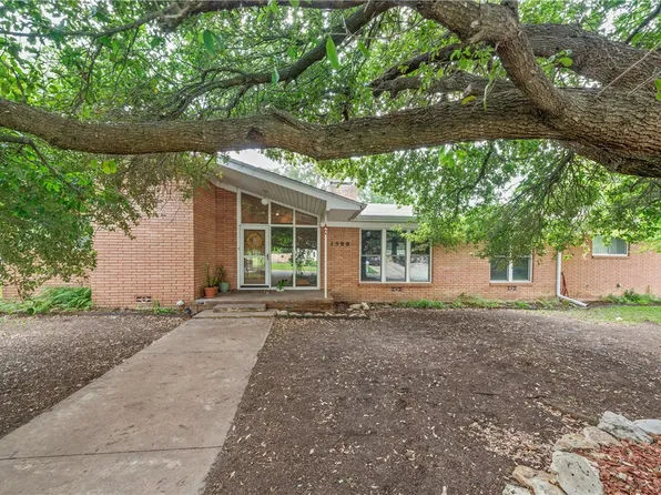 1500 Royal Oaks Dr, Waco, TX 76710