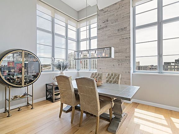 5th image of 2728 Thomson Ave Unit 422