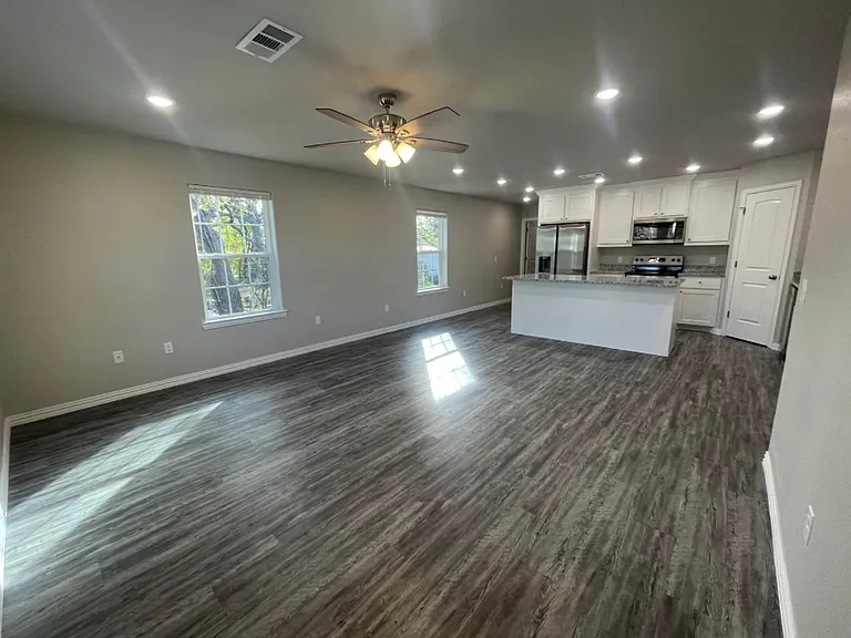 1309 W Texas St — Photo 10