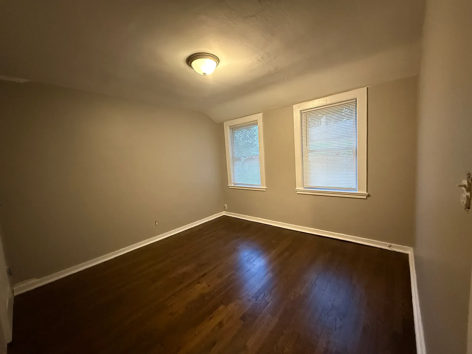 2 bed, 940 sqft, $1,700 — Photo 1
