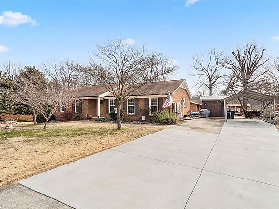 3rd image of 817 Mystic Dr
