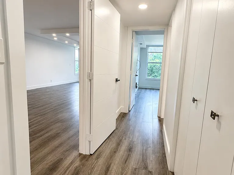 3930 Oaks Clubhouse Dr #303 — Photo 8
