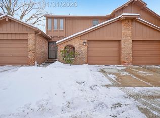 1994 Pondview Ct, Rochester, MI 48309