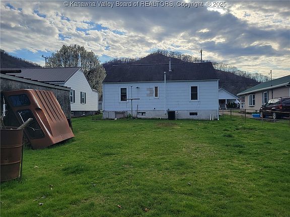 4th image of 329 Kanawha Ave