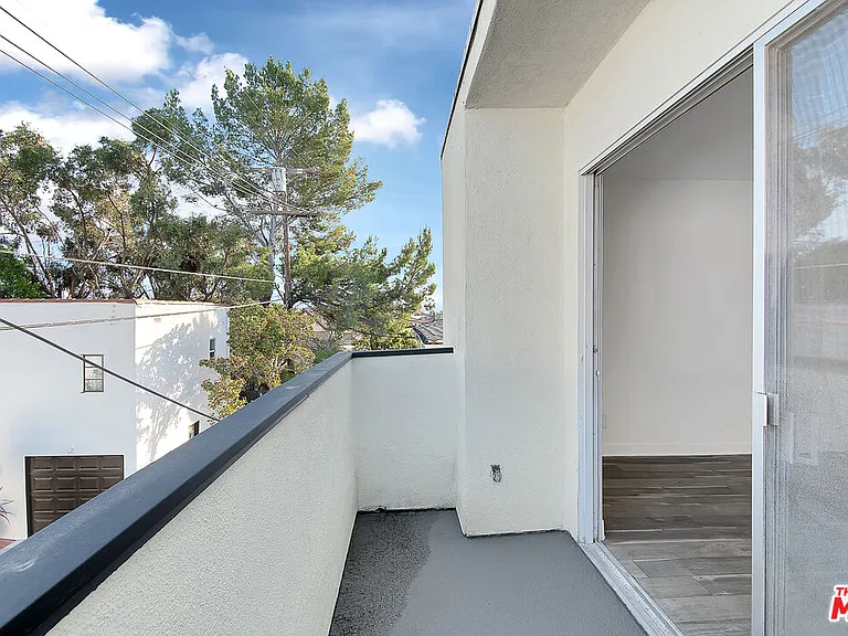1610 S Beverly Glen Blvd #7 — Photo 15