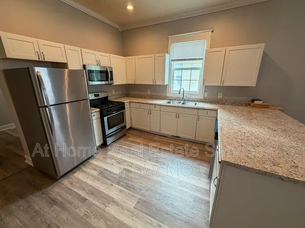 626 S New Ave, Springfield, MO 65806