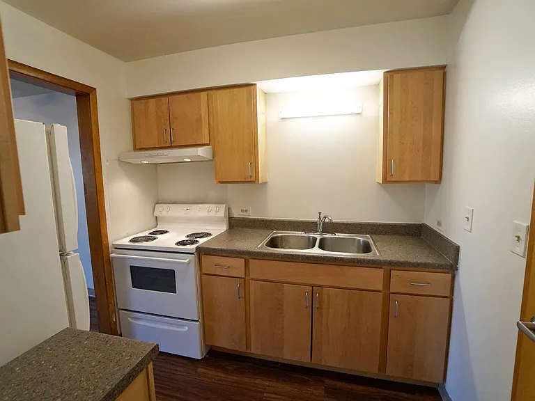 Rolling Hills Apartments — Photo 13