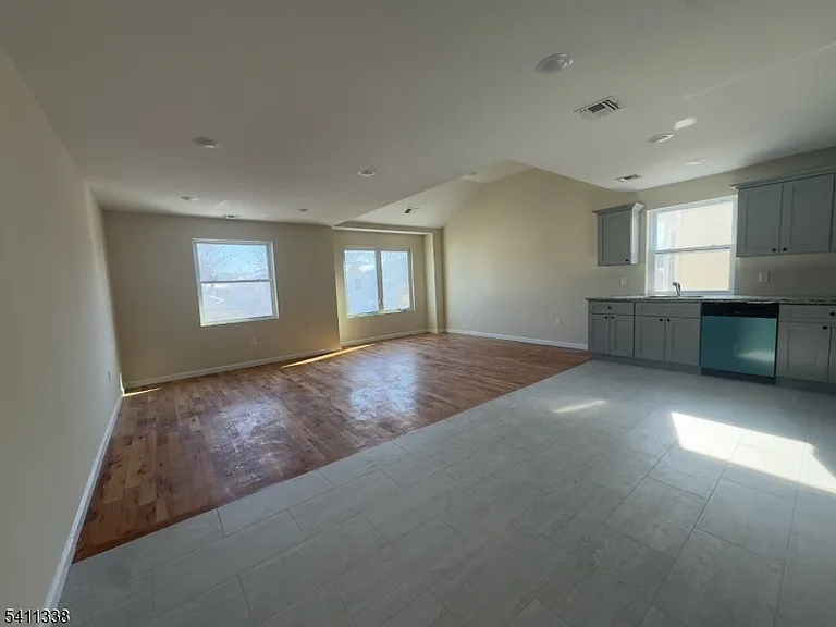 487 S 18th St #2 — Photo 4