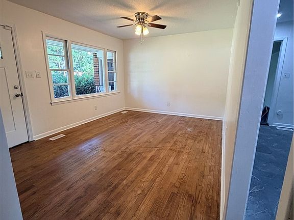3rd image of 1932 Ashton Rd