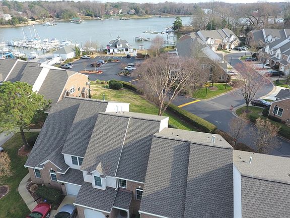 3rd image of 208 Bluff Ter #1