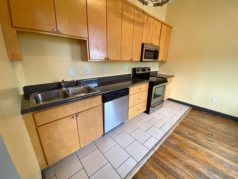925 Hull St — Photo 8