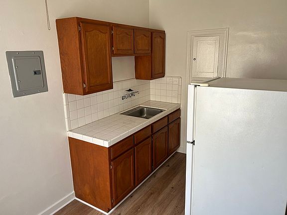 5th image of 4408 Lockwood Ave #203