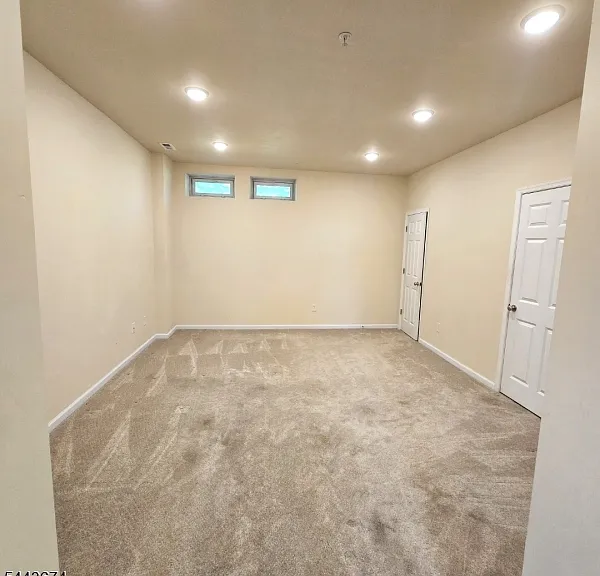 76 Albert Ct — Photo 3