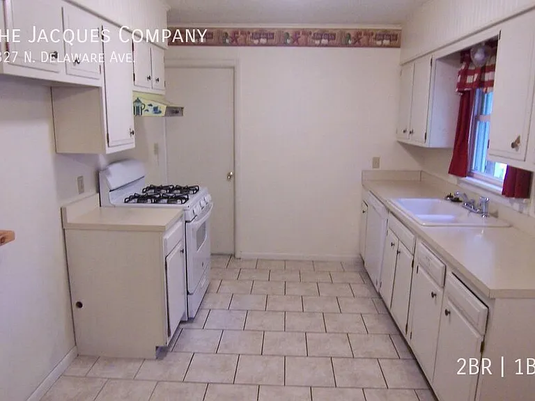2327 N Delaware Ave — Photo 9