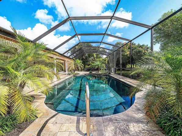 417 N Country Club Dr, Atlantis, FL 33462