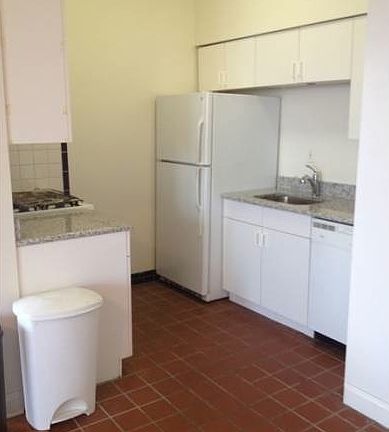 3rd image of 901 N Broad St APT 201