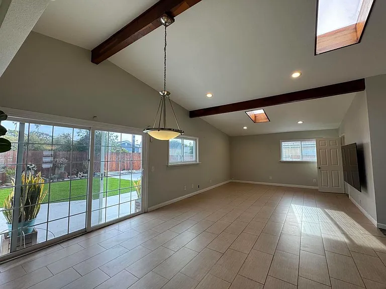 325 Elm Ave — Photo 6