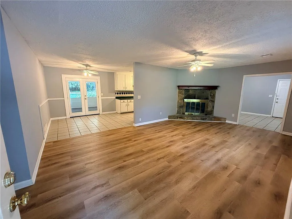 3 bed, 2.0 bath, $1,795 — Photo 2