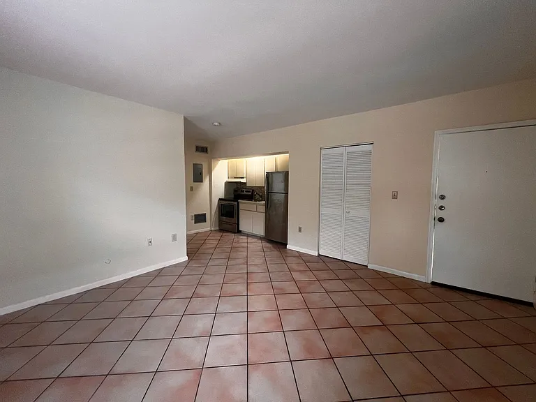 504 Santander Ave — Photo 5
