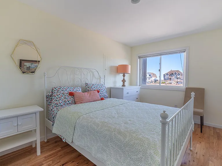 818 Dune Rd — Photo 3