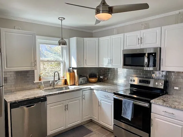 820 Valley View Cir — Photo 5