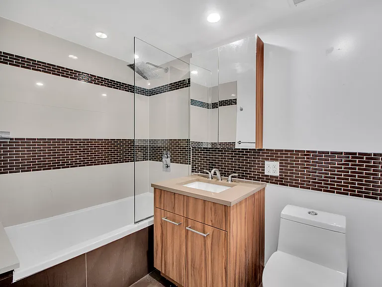 205 N 7th St #1A — Photo 11