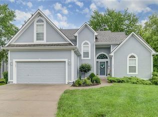 520 NE Jasper Cir, Lees Summit, MO 64064