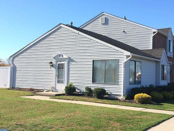 2nd image of 61 Jamestown Blvd